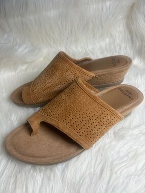Earth Origins Women's Size 9 Perforated Suede Slide Mules
